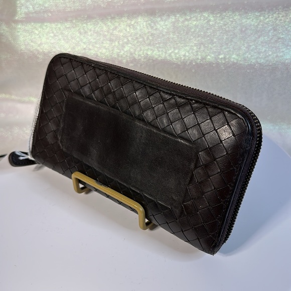 Bottega Veneta Brown Intrecciato Woven Leather Zip Around Wallet - Picture 14 of 17
